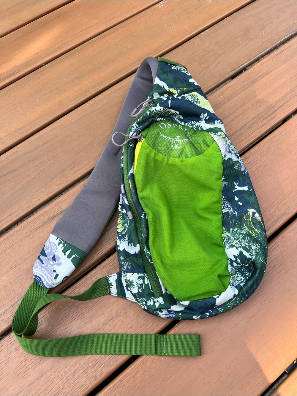 OSPREY Green Patterned Sling Pack with Lime Front Panel